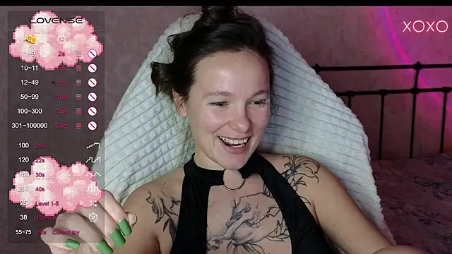 lil luna x online show from January 10, 2025, 6:49 pm