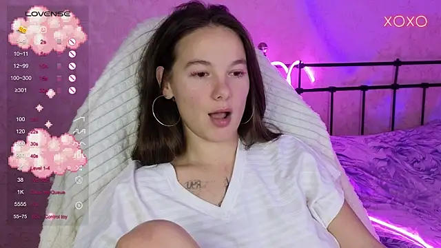 lil luna x online show from October 11, 2025, 7:01 pm