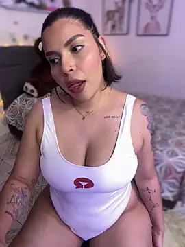 GigiiStone online show from March 3, 2025, 10:10 pm