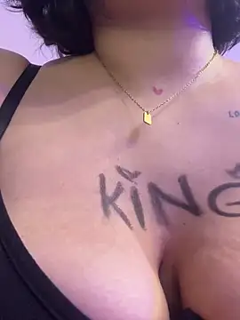 GigiiStone online show from March 6, 2025, 12:43 am