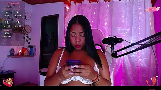 samanthaabloom online show from February 11, 2025, 12:28 am