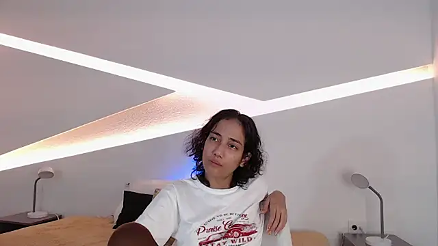 hot little bunny online show from December 22, 2024, 8:25 pm