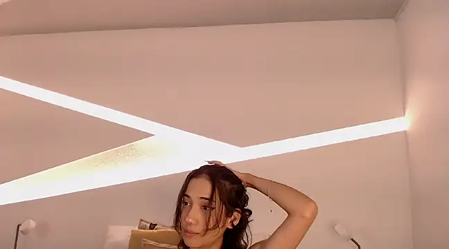 hot little bunny online show from January 5, 2025, 10:40 pm