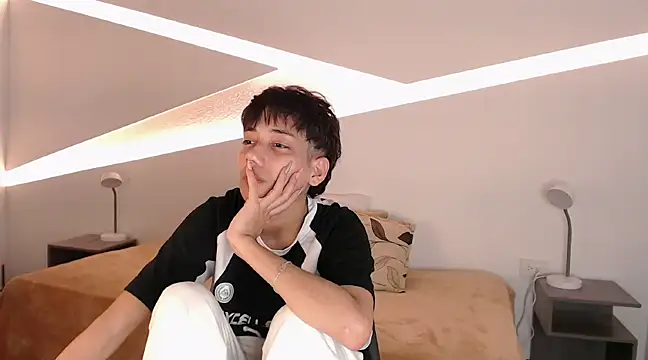 hot little bunny online show from January 17, 2025, 9:28 pm