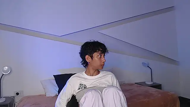 hot little bunny online show from February 28, 2025, 9:12 pm