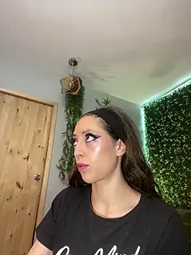 VickyJackson  online show from March 3, 2026, 4:13 pm