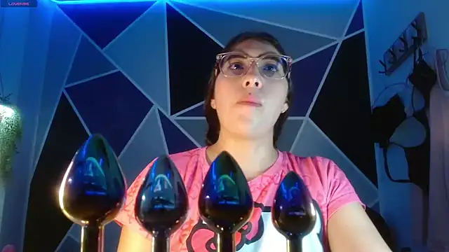 Snapshot of DaMikaela_ chatting on September 16, 2025, 6:42 pm DaMikaela online show from September 16, 2025, 6:42 pm