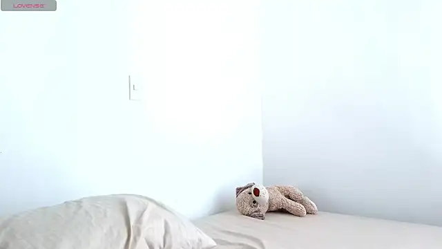 Ania jones online show from November 1, 2025, 6:21 pm