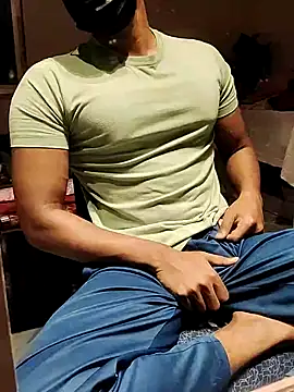 xxxhugedick0001 online show from February 23, 2025, 4:02 pm