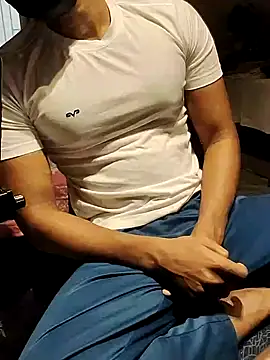 xxxhugedick0001 online show from February 24, 2025, 7:11 am