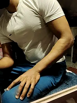 xxxhugedick0001 online show from February 25, 2025, 5:19 am