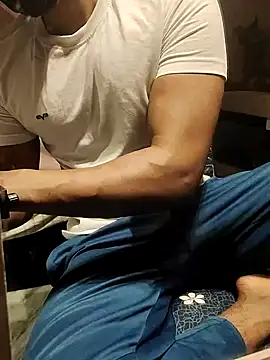 xxxhugedick0001 online show from March 8, 2025, 6:37 pm