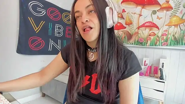 LovelyAzucena online show from November 11, 2025, 2:39 pm