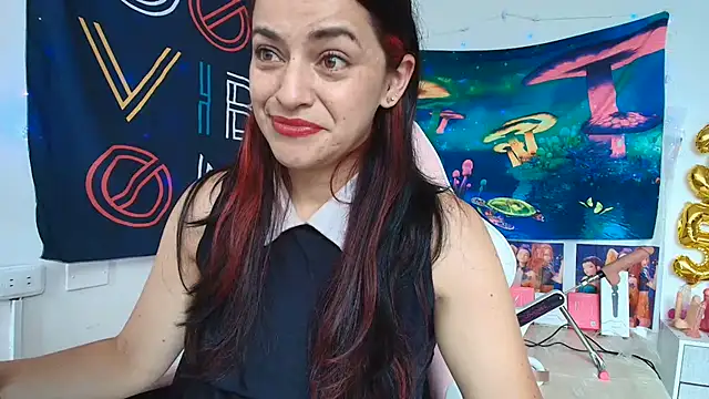 LovelyAzucena online show from June 9, 2026, 3:23 pm