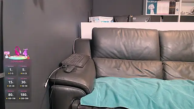 Lili-Bertine online show from September 29, 2025, 1:49 pm