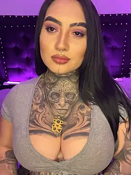 CloeeBeckam online show from March 5, 2025, 8:00 am