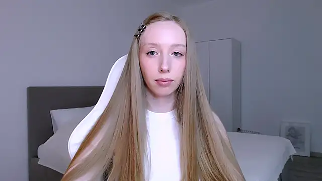 Luna insniity online show from February 18, 2026, 8:49 pm