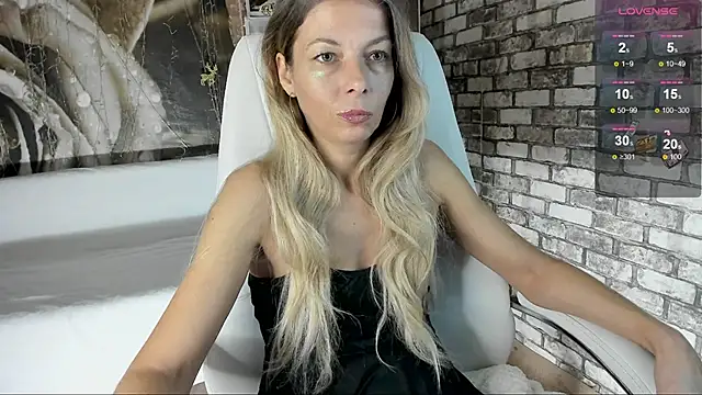 Eva Melow online show from October 6, 2025, 2:03 pm