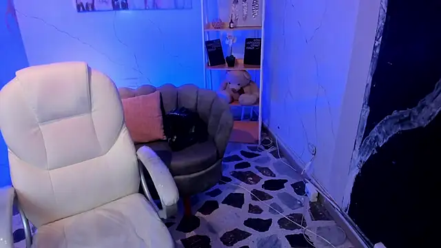 NiickyJones online show from October 7, 2025, 9:34 pm