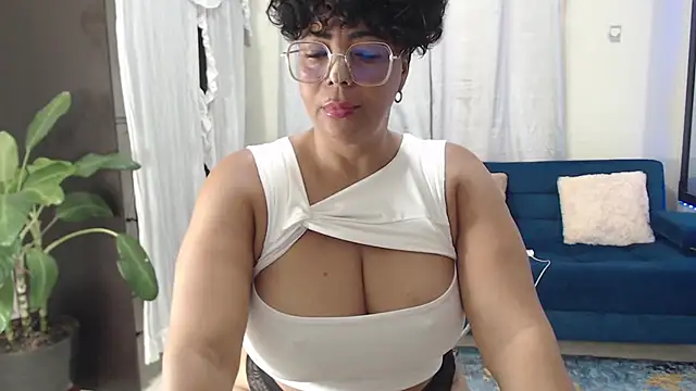 AmbarSofhia online show from March 18, 2025, 8:48 pm