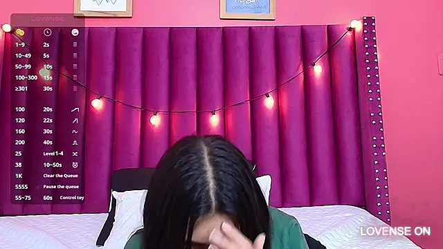 littlee emilyy  online show from January 24, 2025, 8:55 am