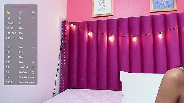 littlee emilyy  online show from February 21, 2025, 6:07 am