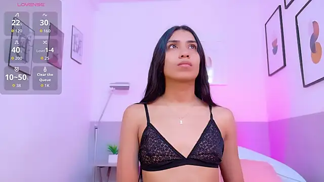 littlee emilyy  online show from December 4, 2025, 11:24 pm