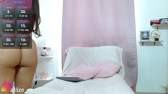 aliicee m online show from February 15, 2026, 1:41 pm