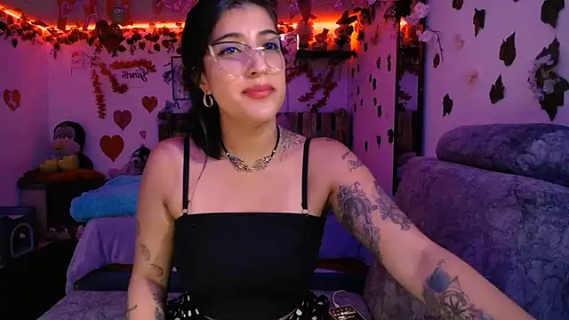Snapshot of azahar__ziiz chatting on February 10, 2025, 8:21 pm azahar  ziiz online show from February 10, 2025, 8:21 pm