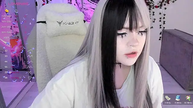 SelenaCute online show from November 3, 2025, 12:06 pm