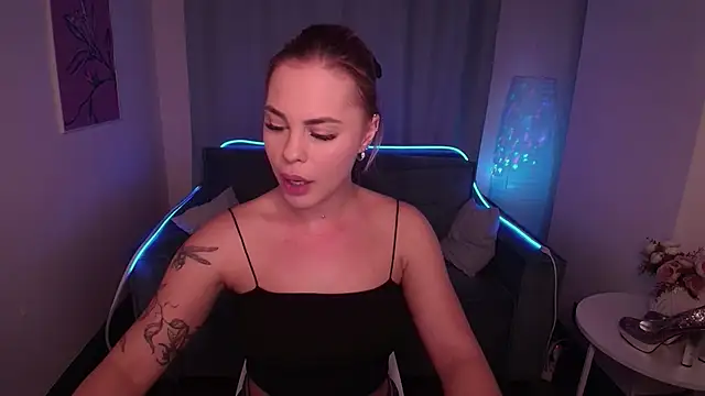 Snapshot of RikaRaily chatting on February 25, 2025, 6:25 am RikaRaily online show from February 25, 2025, 6:25 am