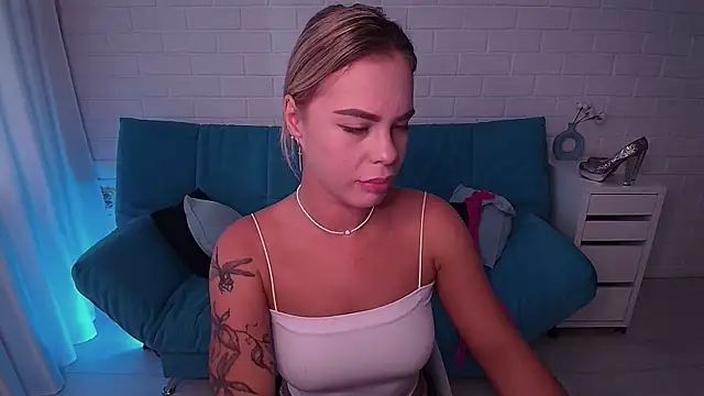 Snapshot of RikaRaily chatting on September 10, 2025, 5:40 am RikaRaily online show from September 10, 2025, 5:40 am