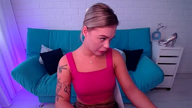 Snapshot of RikaRaily chatting on September 21, 2025, 6:48 am RikaRaily online show from September 21, 2025, 6:48 am