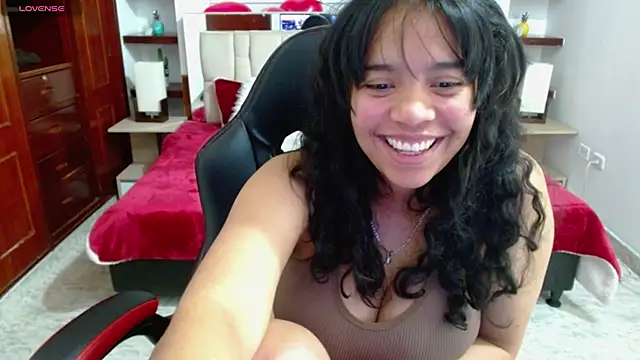 laureentt  online show from February 12, 2025, 6:19 am