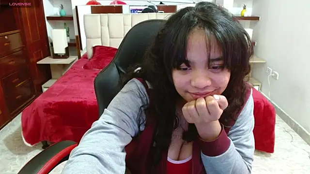 laureentt  online show from March 3, 2025, 9:22 am