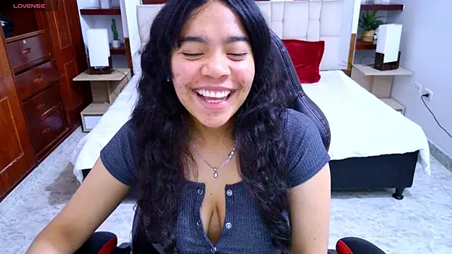 laureentt  online show from September 10, 2025, 3:06 am