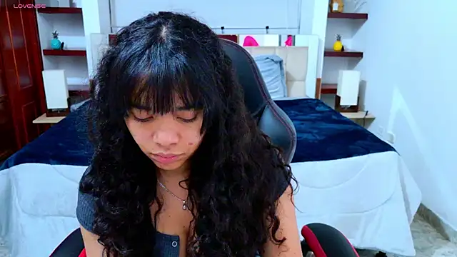 laureentt  online show from October 20, 2025, 3:07 am