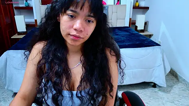 laureentt  online show from October 24, 2025, 3:03 am