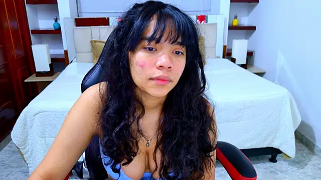 laureentt  online show from December 23, 2025, 3:26 am