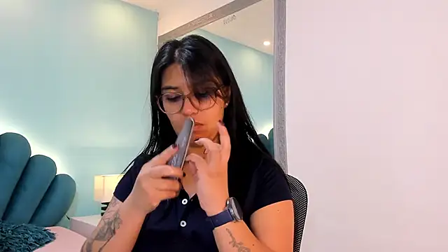 sharlott18 online show from December 5, 2025, 10:02 am