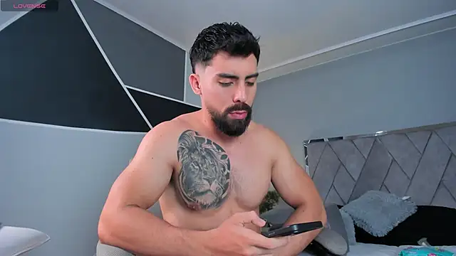 Snapshot of Markbrown chatting on December 15, 2024, 12:29 am Markbrown online show from December 15, 2024, 12:29 am