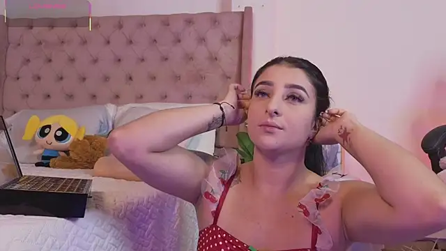 Snapshot of _Linoshka_1 chatting on February 18, 2026, 8:27 pm Linoshka 1 online show from February 18, 2026, 8:27 pm