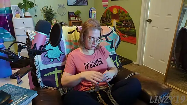 Linzy 19 online show from March 18, 2025, 3:31 pm