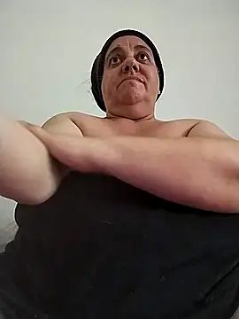 Snapshot of BustyBabyOfficial chatting on October 9, 2025, 2:04 pm BustyBabyOfficial online show from October 9, 2025, 2:04 pm