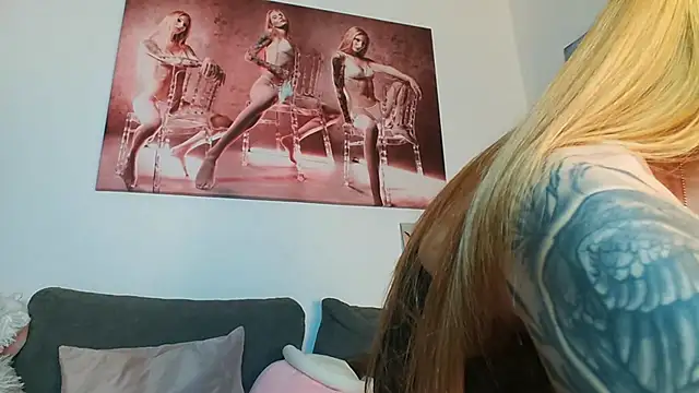 LessiaMia online show from March 13, 2025, 6:34 pm