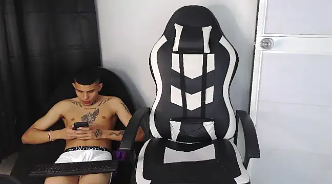 Snapshot of hot_king20 chatting on February 7, 2025, 5:41 am hot king20 online show from February 7, 2025, 5:41 am