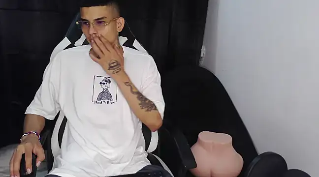 Snapshot of hot_king20 chatting on March 4, 2025, 8:38 pm hot king20 online show from March 4, 2025, 8:38 pm