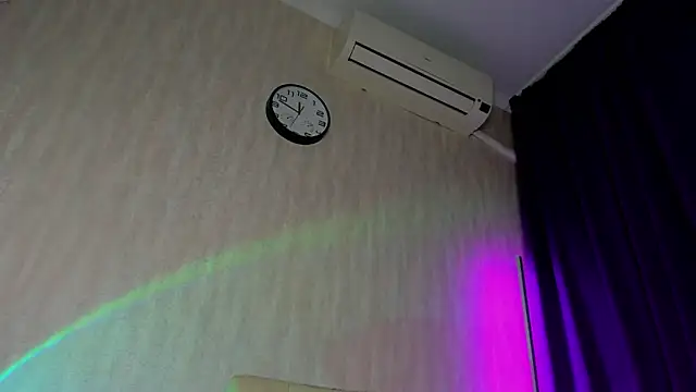 Miss Kreez online show from September 9, 2025, 8:47 am