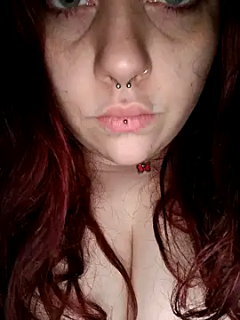 Snapshot of persefone97 chatting on February 11, 2025, 6:33 pm persefone97 online show from February 11, 2025, 6:33 pm