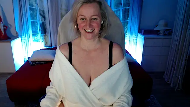 MarleneBloem online show from December 16, 2025, 5:40 pm